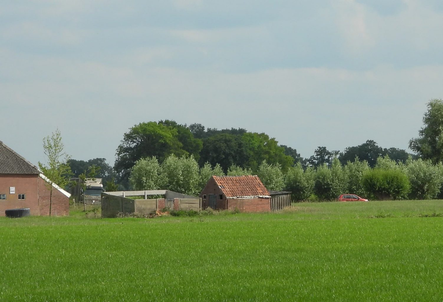 afbeelding van bijgebouw dat laat zien gesloopt te gaan worden vanwege slechte staat